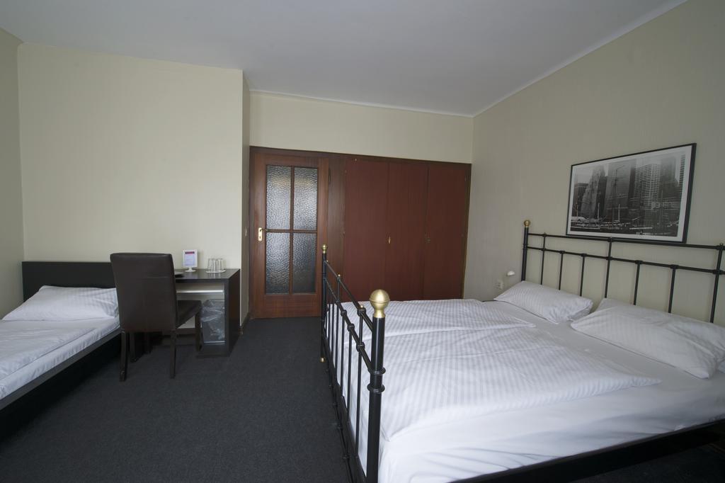 Hotel Continental Saarbrücken Zimmer foto