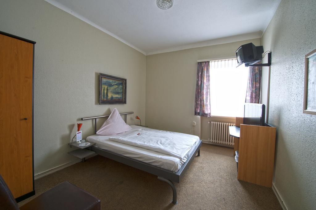 Hotel Continental Saarbrücken Zimmer foto