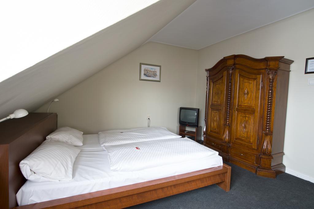Hotel Continental Saarbrücken Zimmer foto