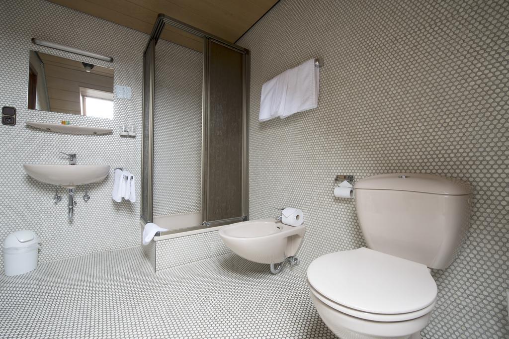 Hotel Continental Saarbrücken Zimmer foto