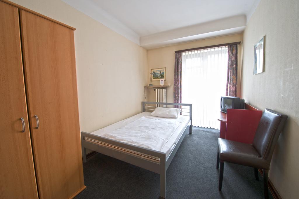 Hotel Continental Saarbrücken Zimmer foto