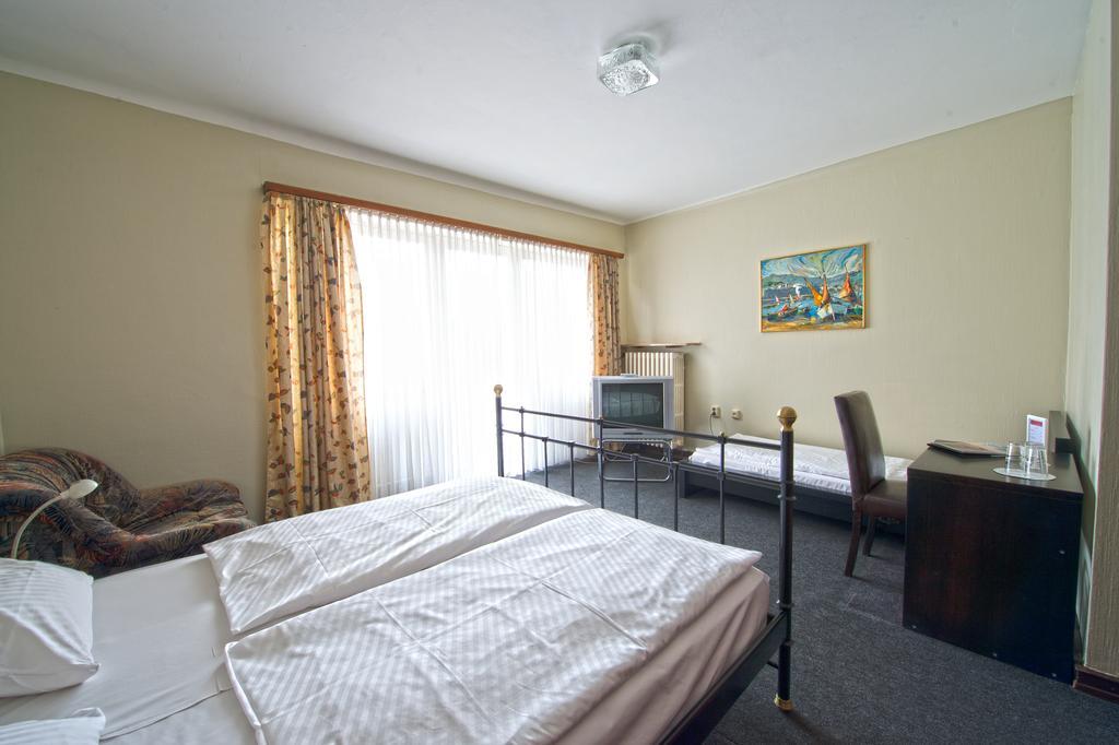 Hotel Continental Saarbrücken Zimmer foto