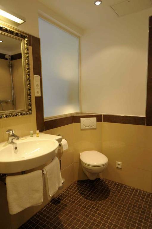 Hotel Continental Saarbrücken Zimmer foto